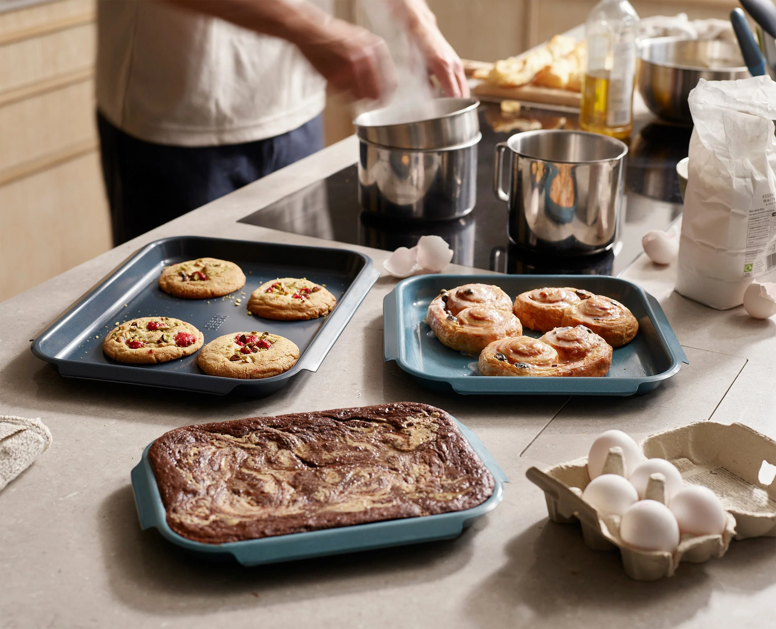 6-piece Nest™  Non-stick Baking Tray Set - Image 2