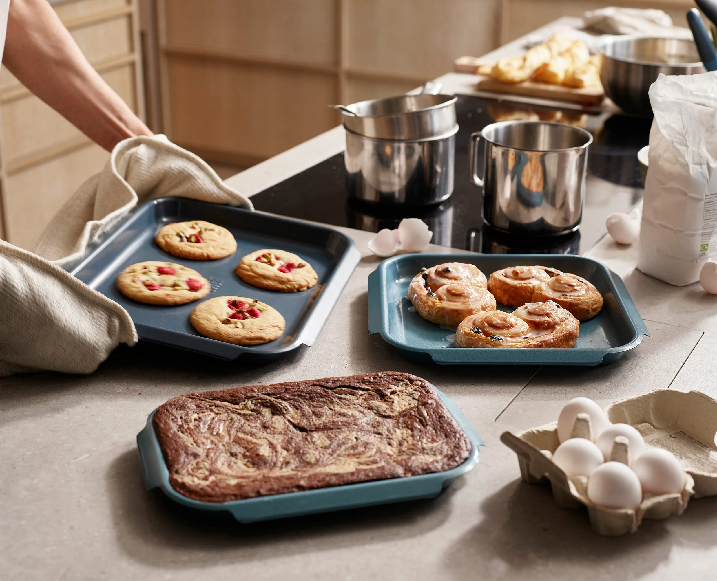 6-piece Nest™  Non-stick Baking Tray Set - Image 4