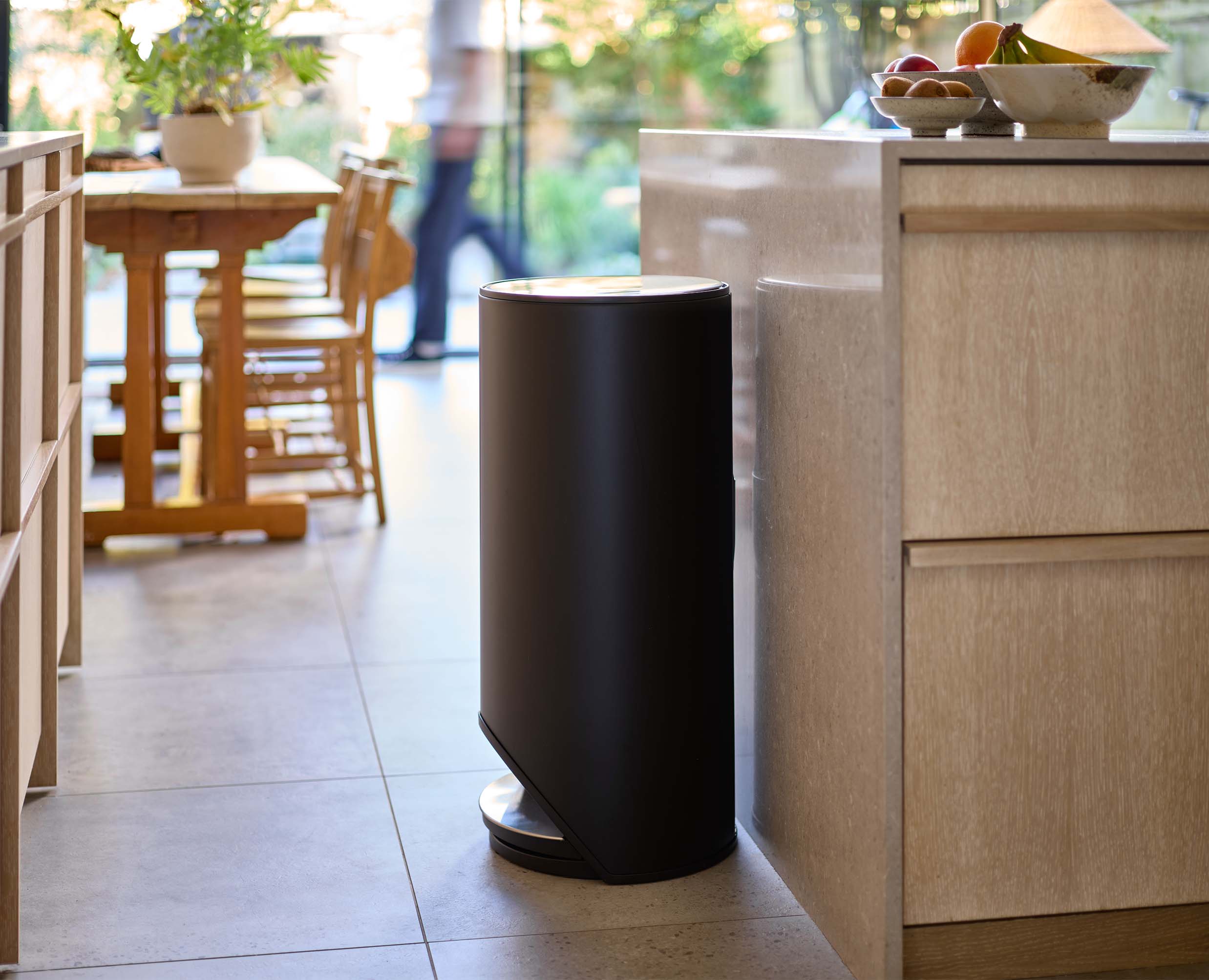 Arc™ 30L Easy-push Matt Black Pedal Trash Can - Image 3
