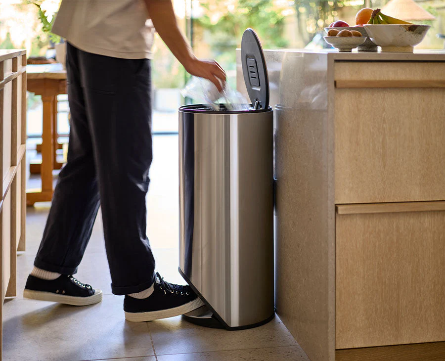 Arc™ 30L Easy-push Stainless-steel Pedal Trash Can - Image 2