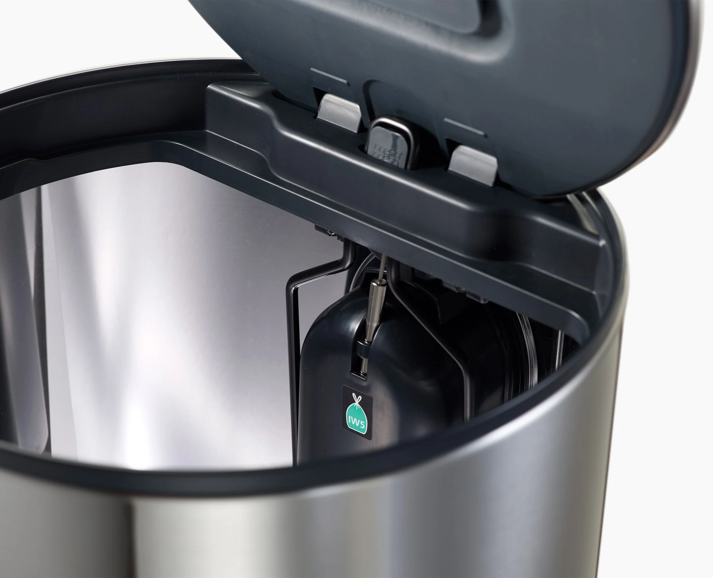 Arc™ 30L Easy-push Stainless-steel Pedal Trash Can Starter Set - Image 6