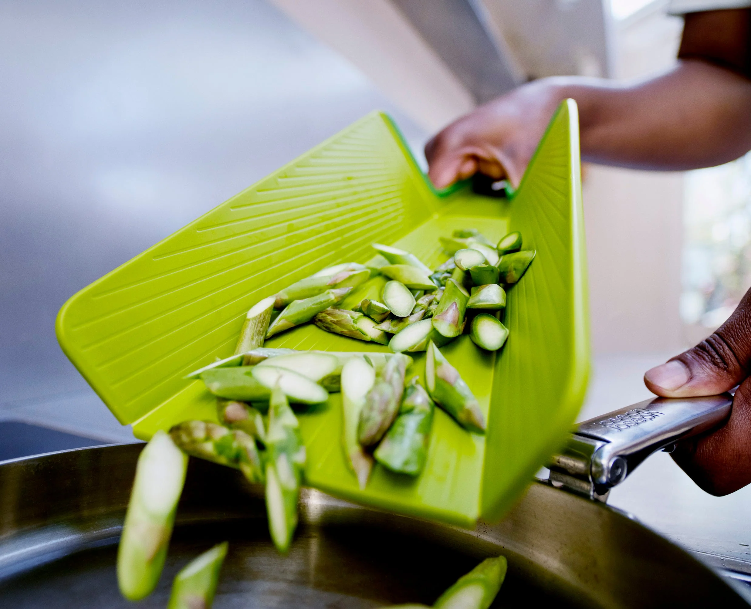 Chop2Pot™ Plus Green Folding Chopping Board - Image 3