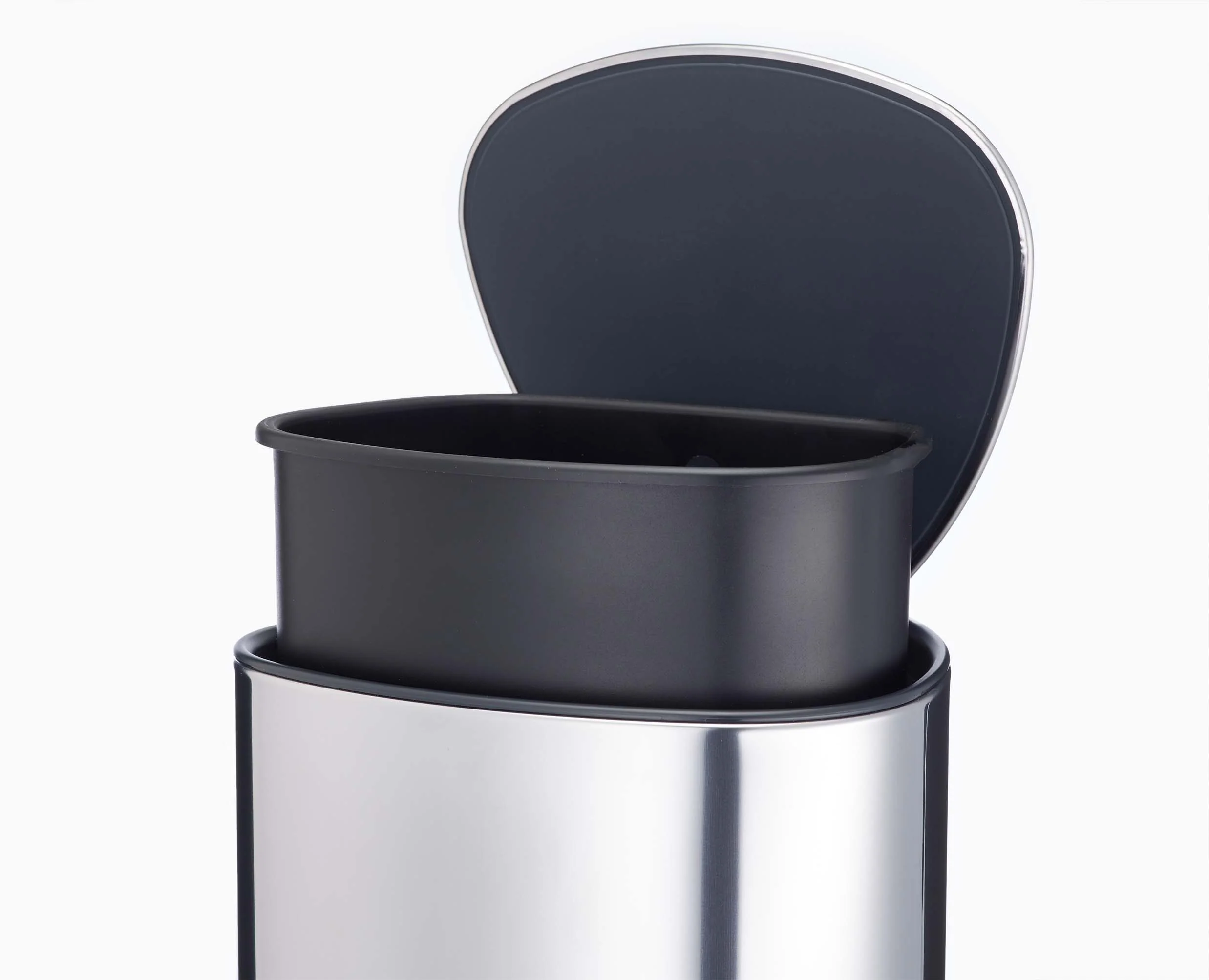 EasyStore™ Luxe 5L Stainless-steel Bathroom Pedal Trash Can - Image 4