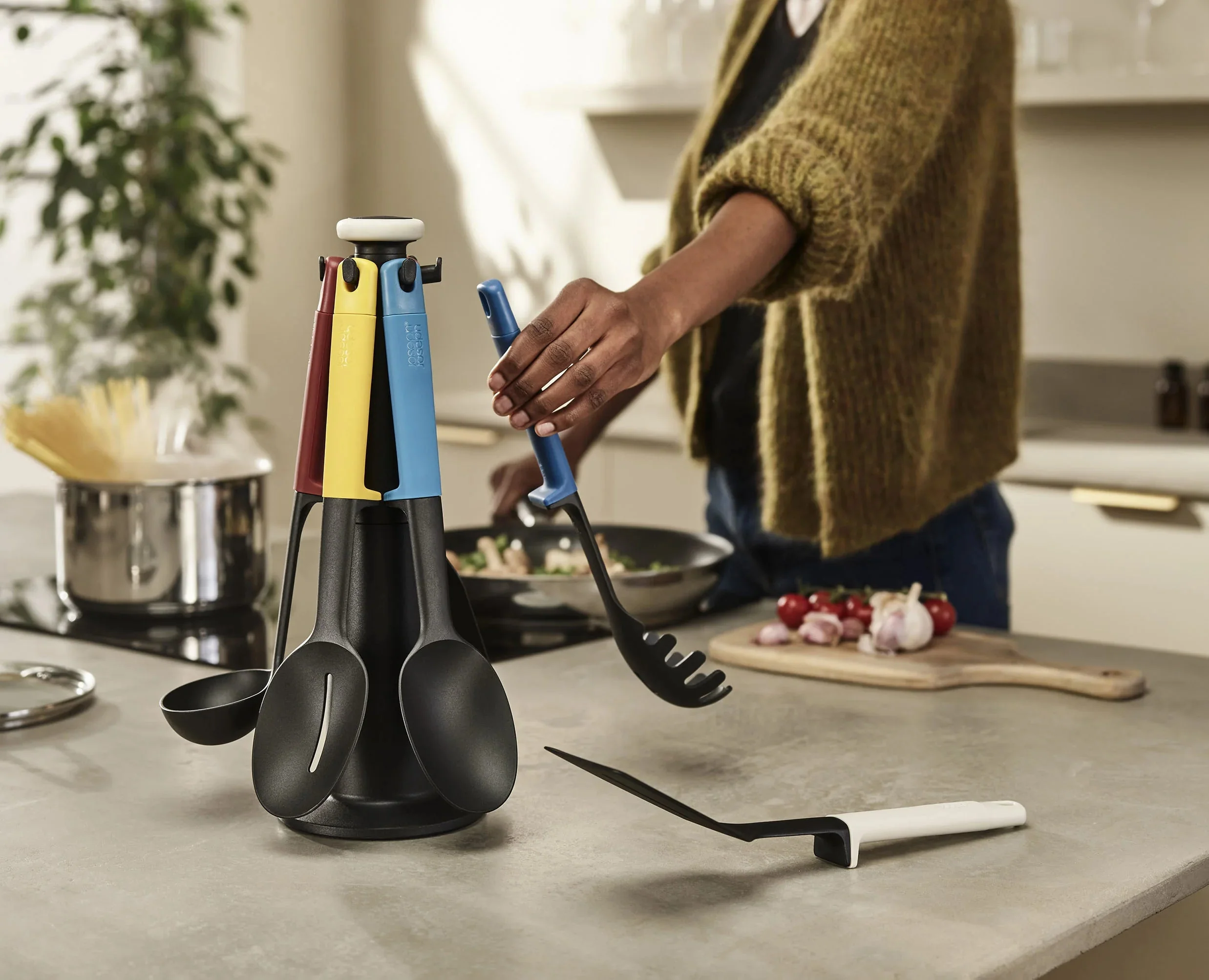 Elevate™ 6-piece Multicolor Utensil Set with Storage Stand - Image 3