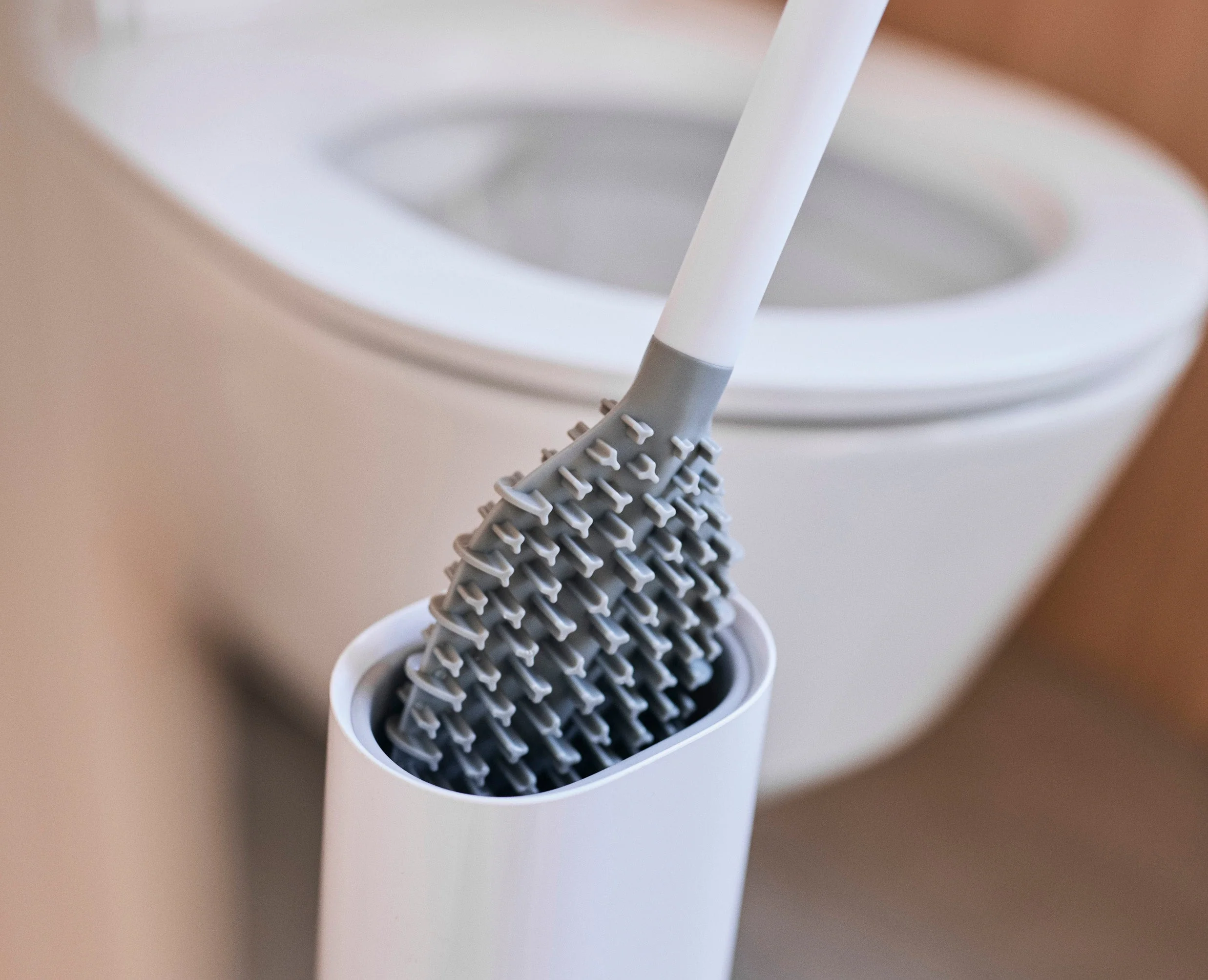 Flex™ TriBlade White Toilet Brush - Image 4