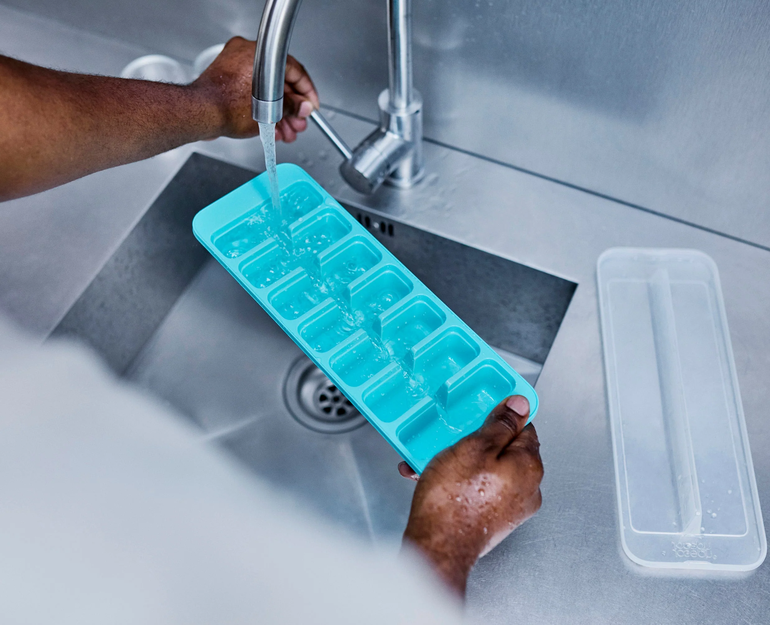 Flow™ Easy-fill Blue Ice-cube Tray (2-pack) - Image 3