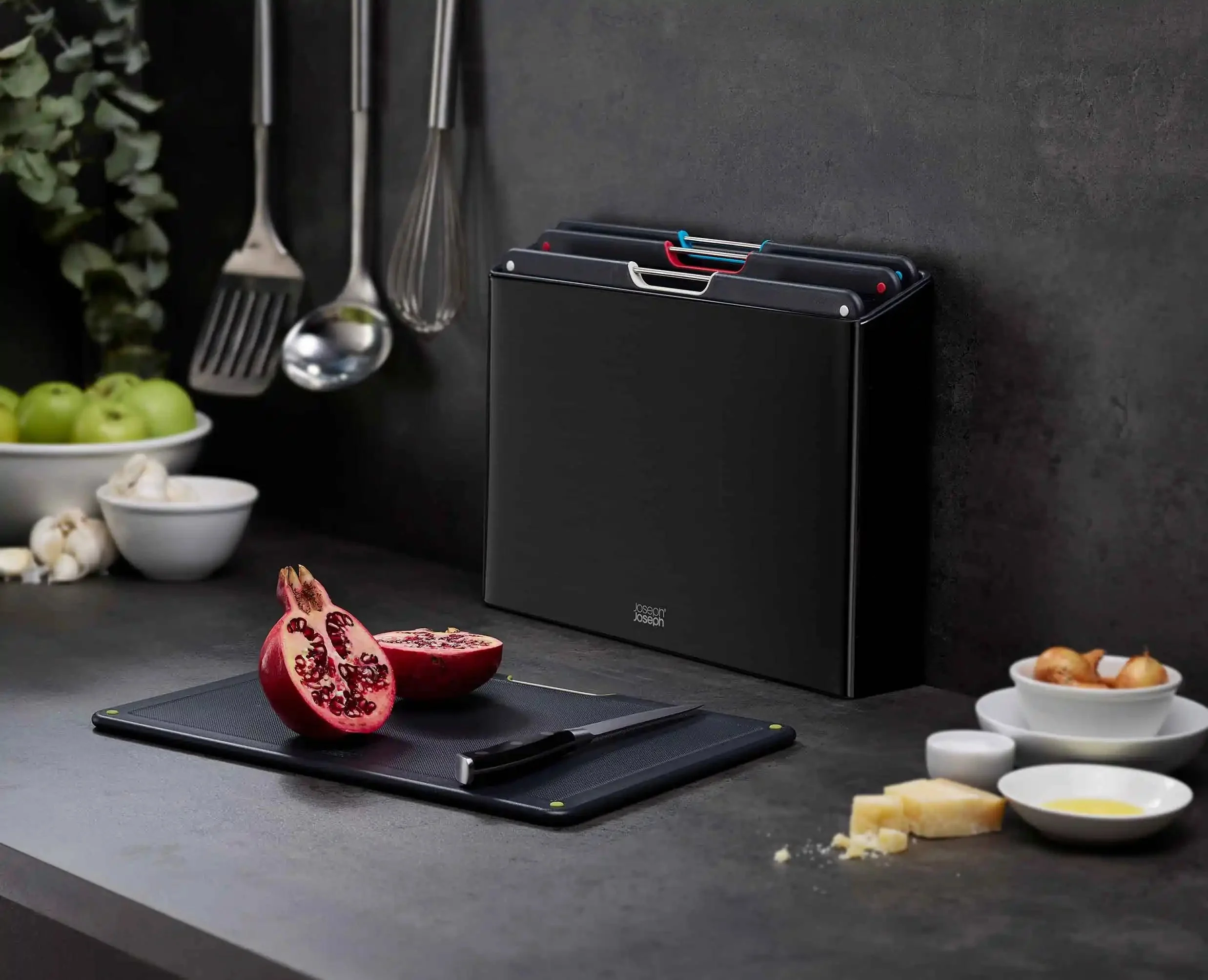 Folio™ Steel 4-piece Cutting Board Set With Black Stainless-Steel Case - Image 3