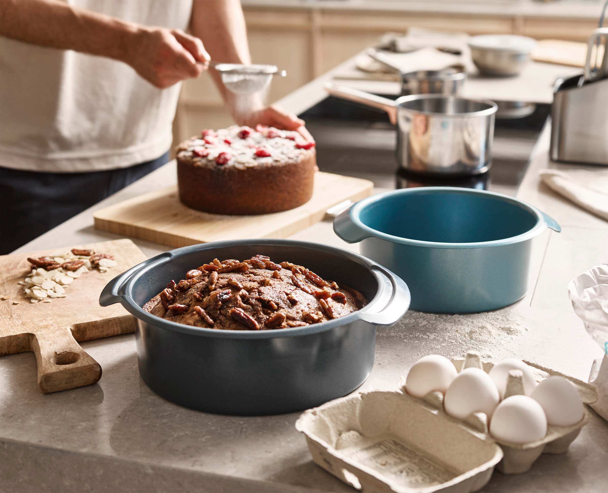 Nest™ Bake Non-Stick 2-piece Blue Round Cake Pan Set - Image 3