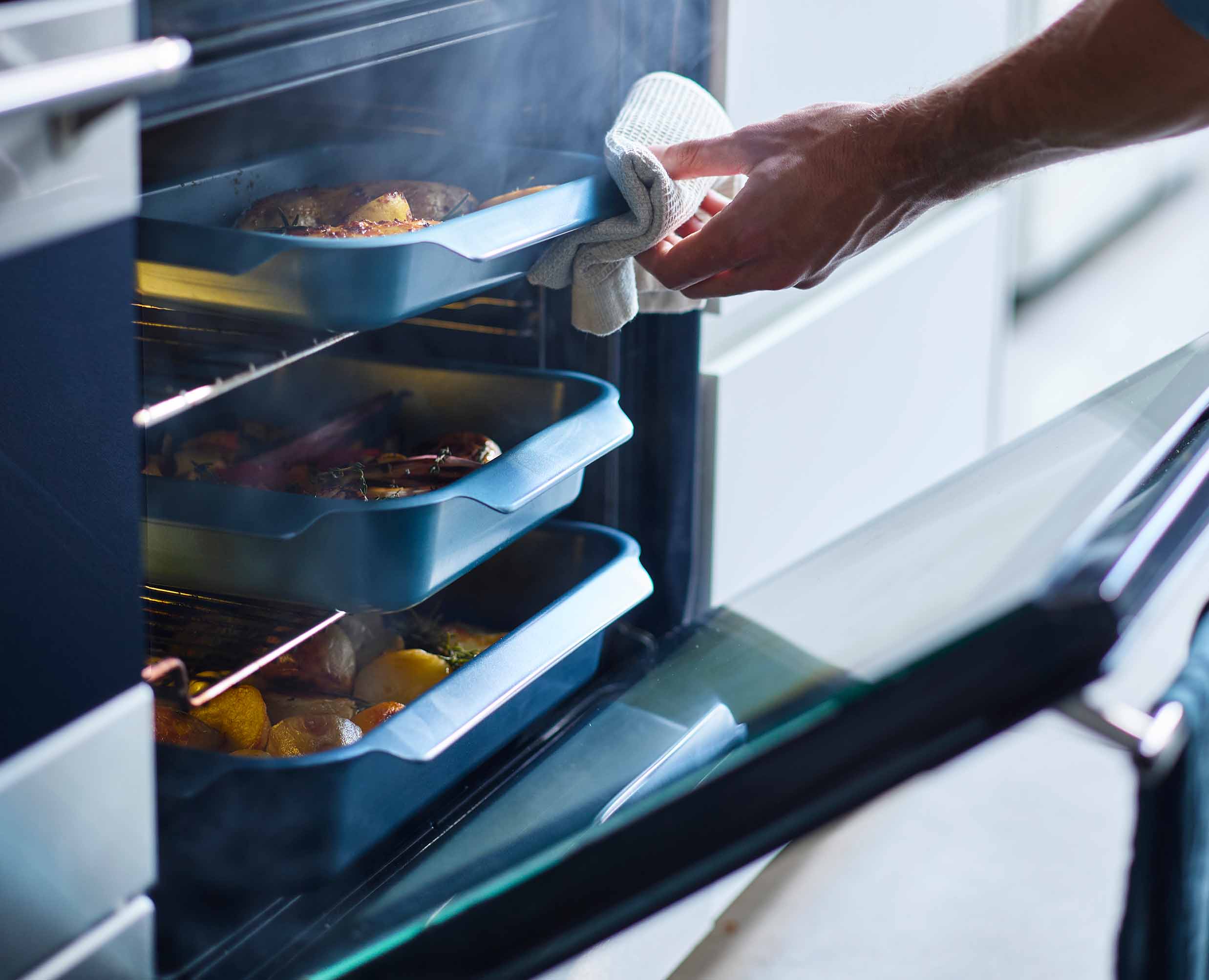 Nest™ Oven Non-stick Medium Blue Roasting Pan - Image 5