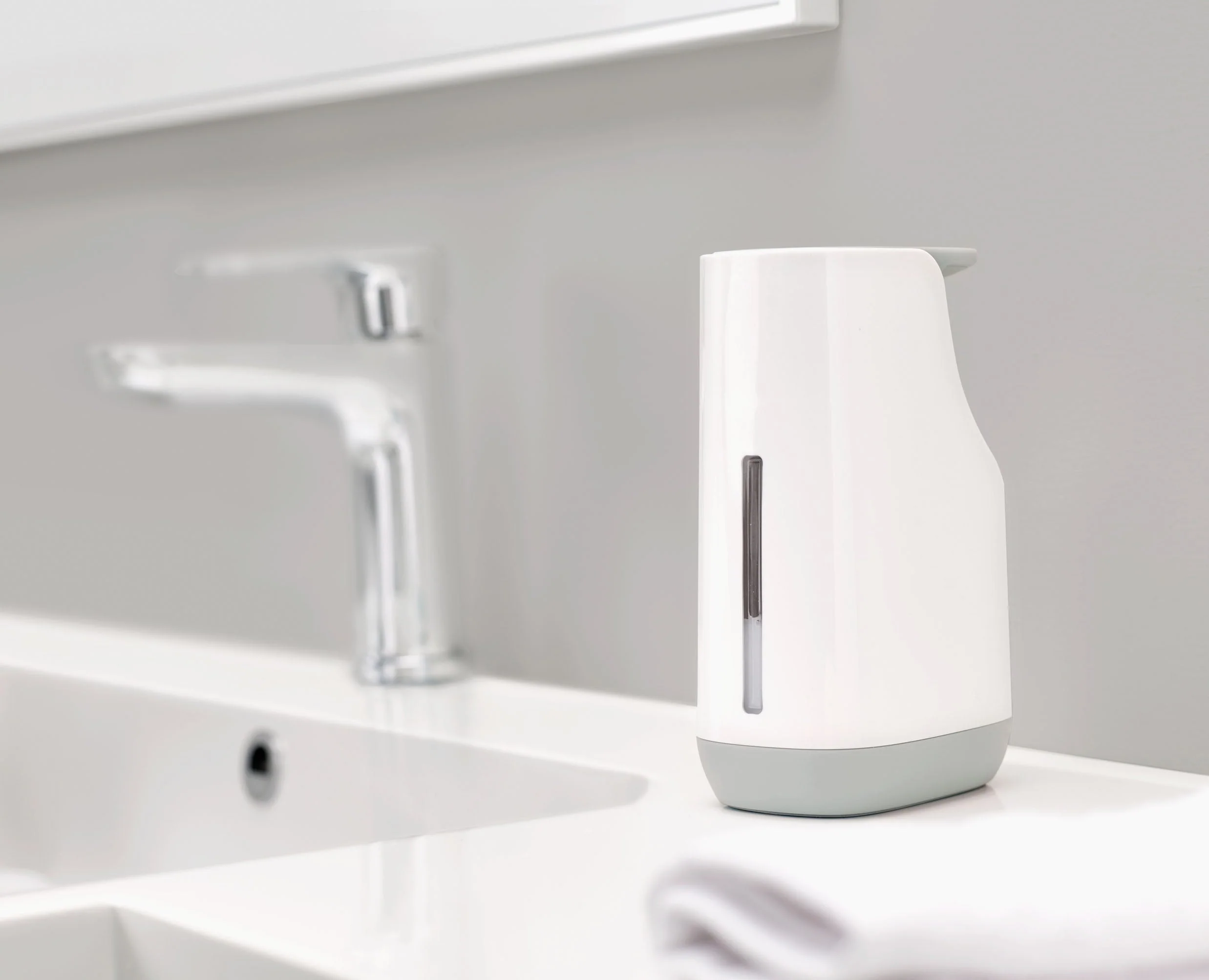 Slim™ Light Gray Soap Pump - Image 6